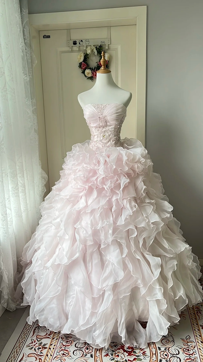 Märchenhaftes Sweet 16 Prinzessinnen-Ballkleid, trägerlos, rosa, mit gestuftem Rüschenrock und Spitze, bodenlang RC0801