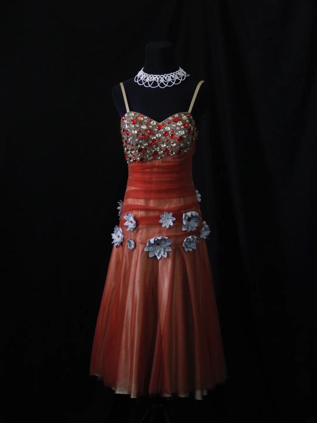 Vintage A-Linien-Kleid mit Spaghettiträgern aus Tüll und Perlenstickerei, ideal für den 16. Geburtstag, den Abschlussball oder als Cocktailkleid (AS494)