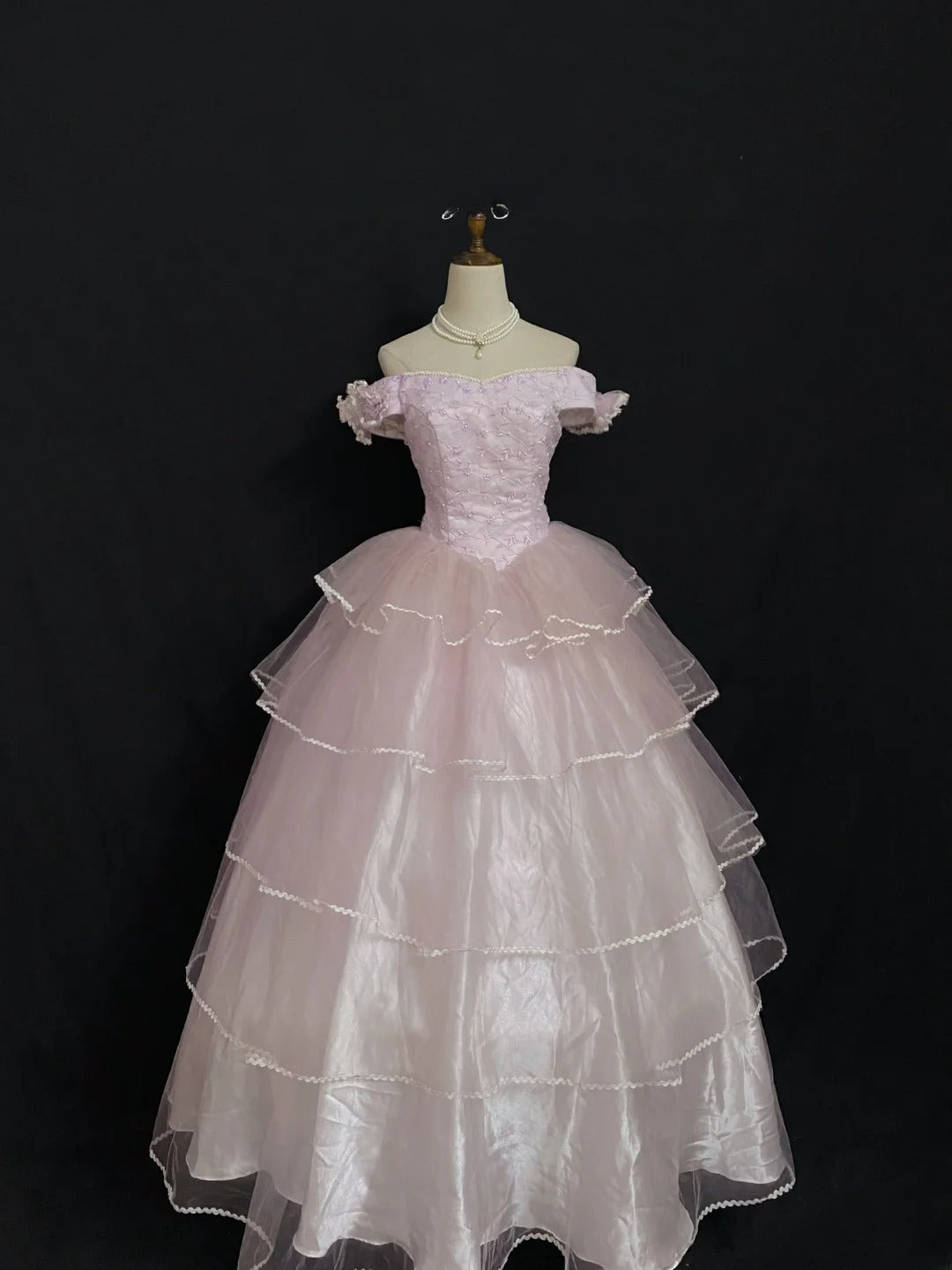 Princesses Fairytale Ball Gown Off The Shoulder Lilac With Tiered Lace Quince Dress Quinceanera Dresses Formal 16th Birthday Outfit RB7953
