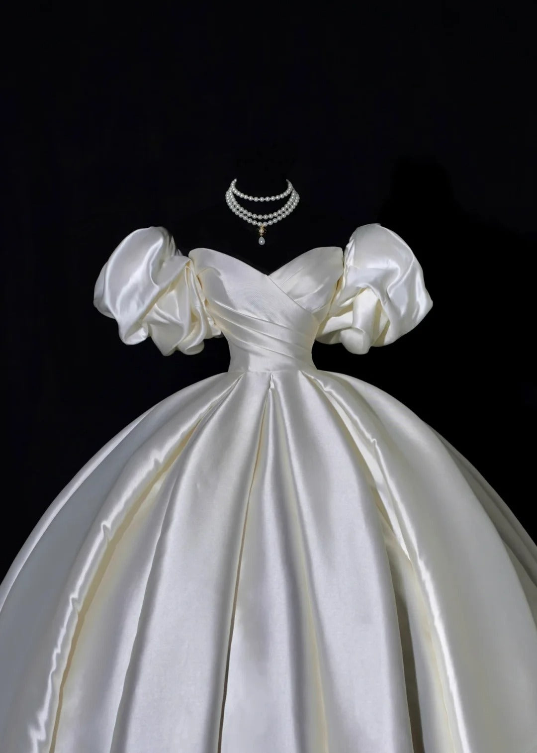 Langes Prinzessinnen-Hochzeitskleid, Ballkleid, ärmellos, Satin, mit Ärmeln, plissierter Schleppe, weißes Brautkleid AS495