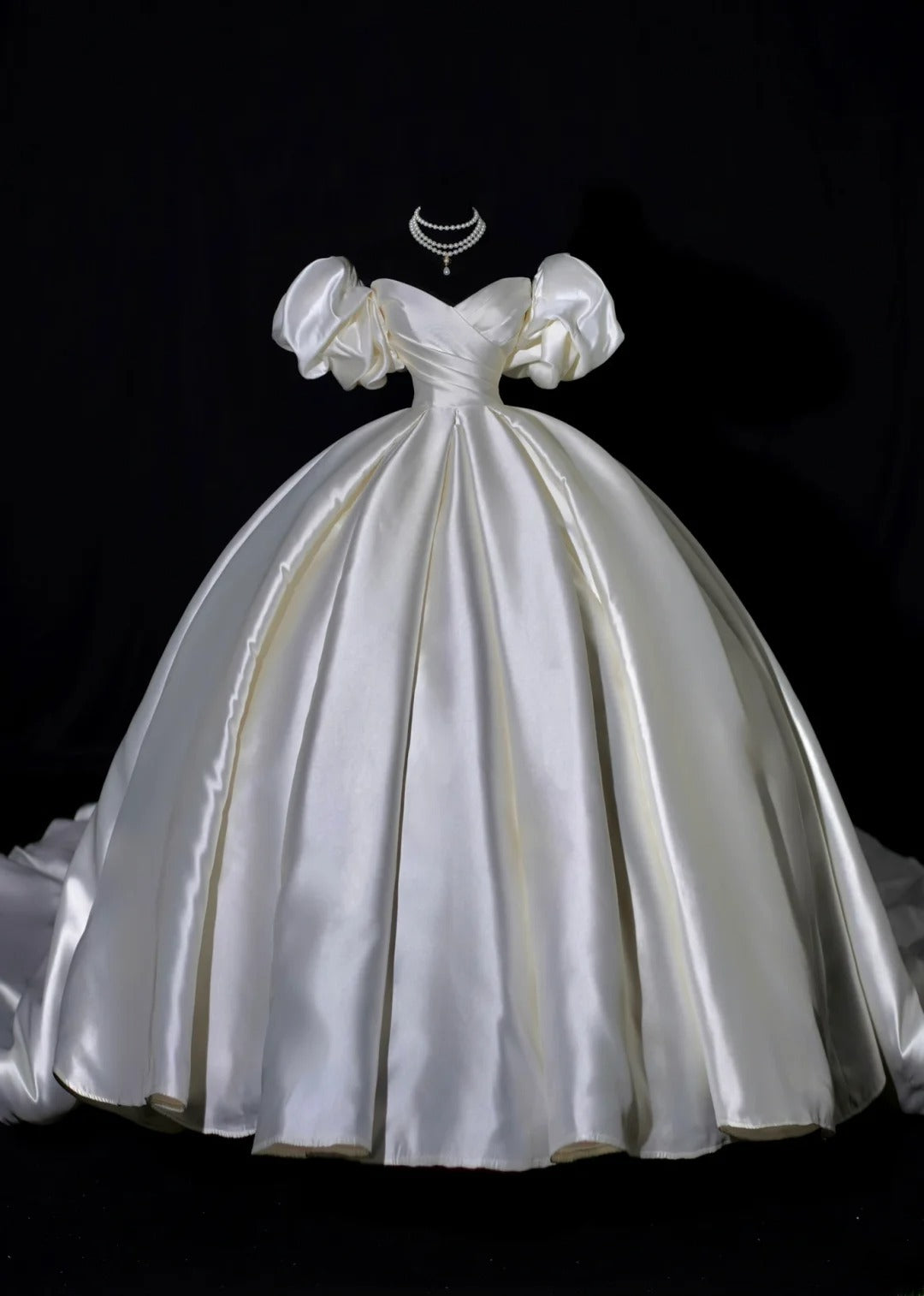 Langes Prinzessinnen-Hochzeitskleid, Ballkleid, ärmellos, Satin, mit Ärmeln, plissierter Schleppe, weißes Brautkleid AS495