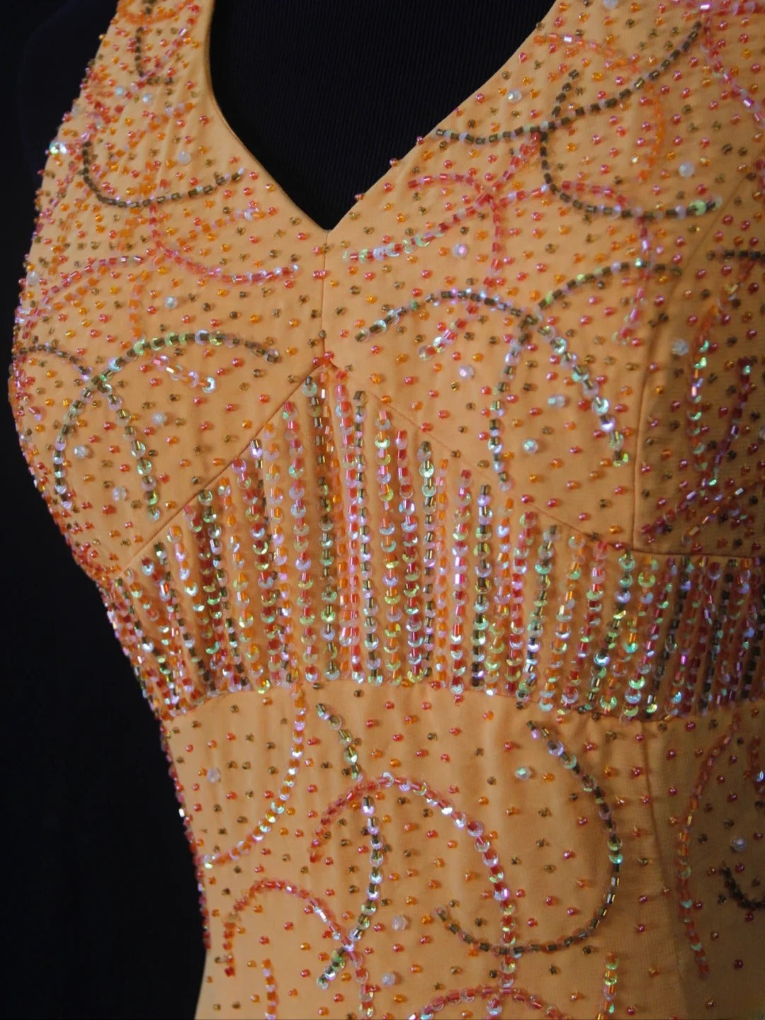 Robe de bal rétro années 80, dos nu asymétrique, en mousseline orange avec perles argentées - Inspiration pour une tenue de 22e anniversaire - Robe de soirée AS498