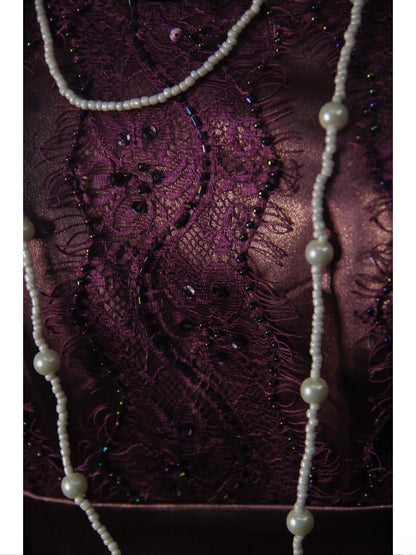 Robe de bal longue vintage lilas des années 1950, coupe trapèze, ornée de perles et d'un corsage plissé. Inspiration pour une tenue de 18 ans ou une robe de soirée (AS501).