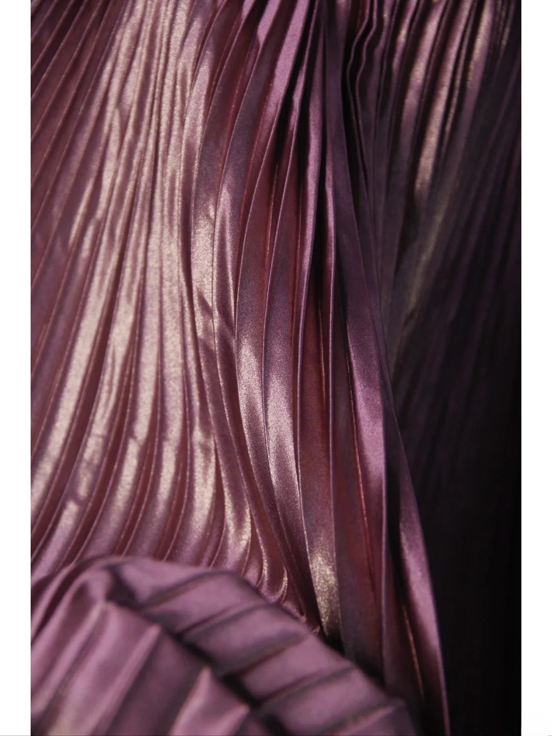 Robe de bal longue vintage lilas des années 1950, coupe trapèze, ornée de perles et d'un corsage plissé. Inspiration pour une tenue de 18 ans ou une robe de soirée (AS501).