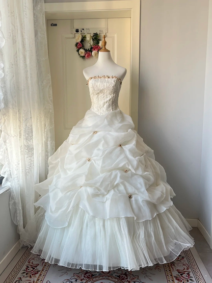 Sweet 16 Quinceanera Dress Strapless White Tiered Ball Gown With Ruffled Beading Birthday Party Gown RC0814