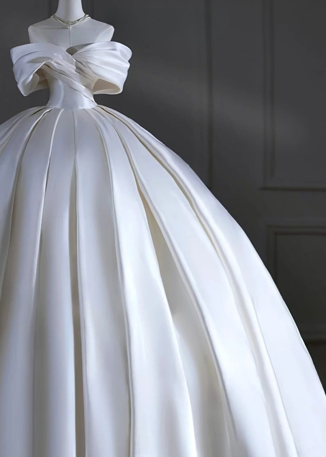 Prinzessinnen-Brautkleid, langes Ballkleid, schulterfrei, plissiert, Satin, mit Ärmeln und Schleppe, weißes Brautkleid AS506