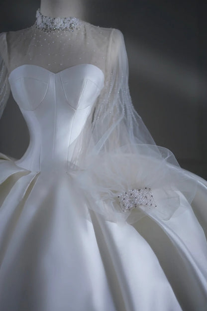 Prinzessinnen-Brautkleid, langes Ballkleid, hochgeschlossen, lange Ärmel, plissiert, Satin, mit Schleppe, weißes Brautkleid AS507