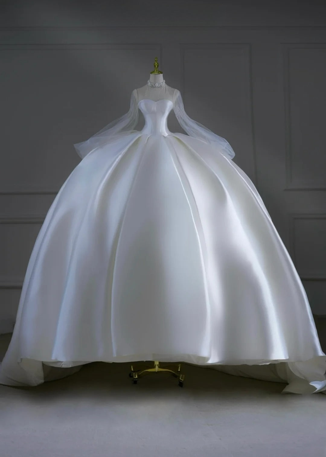 Prinzessinnen-Brautkleid, langes Ballkleid, hochgeschlossen, lange Ärmel, plissiert, Satin, mit Schleppe, weißes Brautkleid AS507