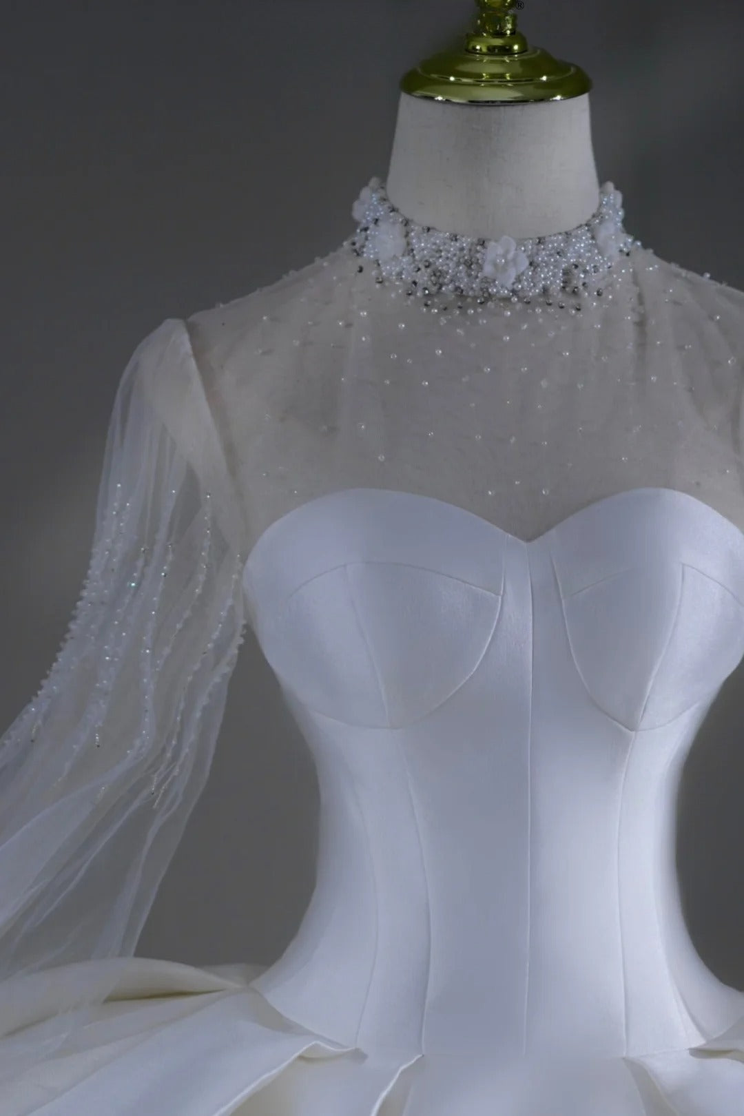 Prinzessinnen-Brautkleid, langes Ballkleid, hochgeschlossen, lange Ärmel, plissiert, Satin, mit Schleppe, weißes Brautkleid AS507