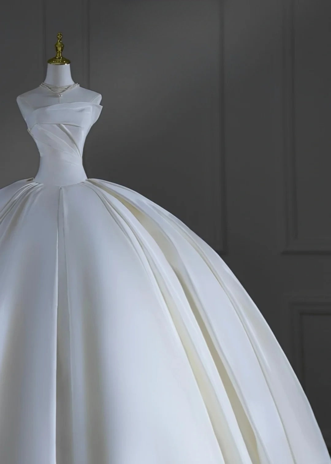 Romantisches langes Brautkleid, weißes Ballkleid, trägerlos, figurbetont mit Schleppe, Brautkleid AS509