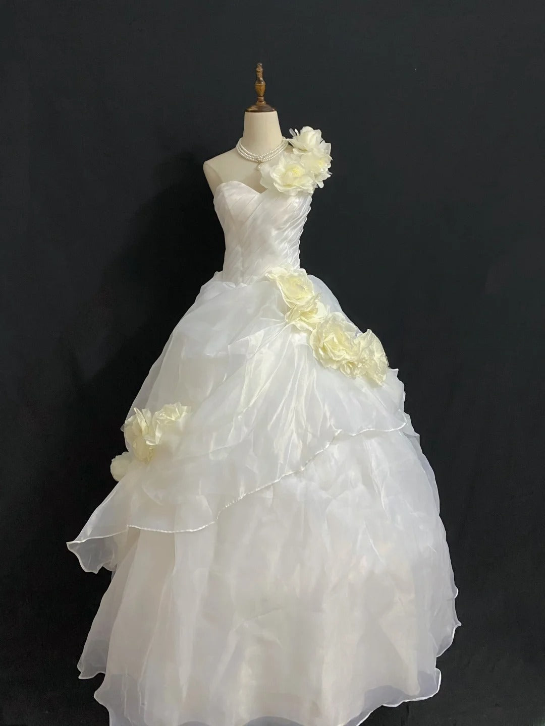 Princesses Fairytale Ball Gown One Shoulder White With Flowers Tiered Layers Quince Dress Quinceanera Dresses Formal 17th Birthday Outfit RB7972
