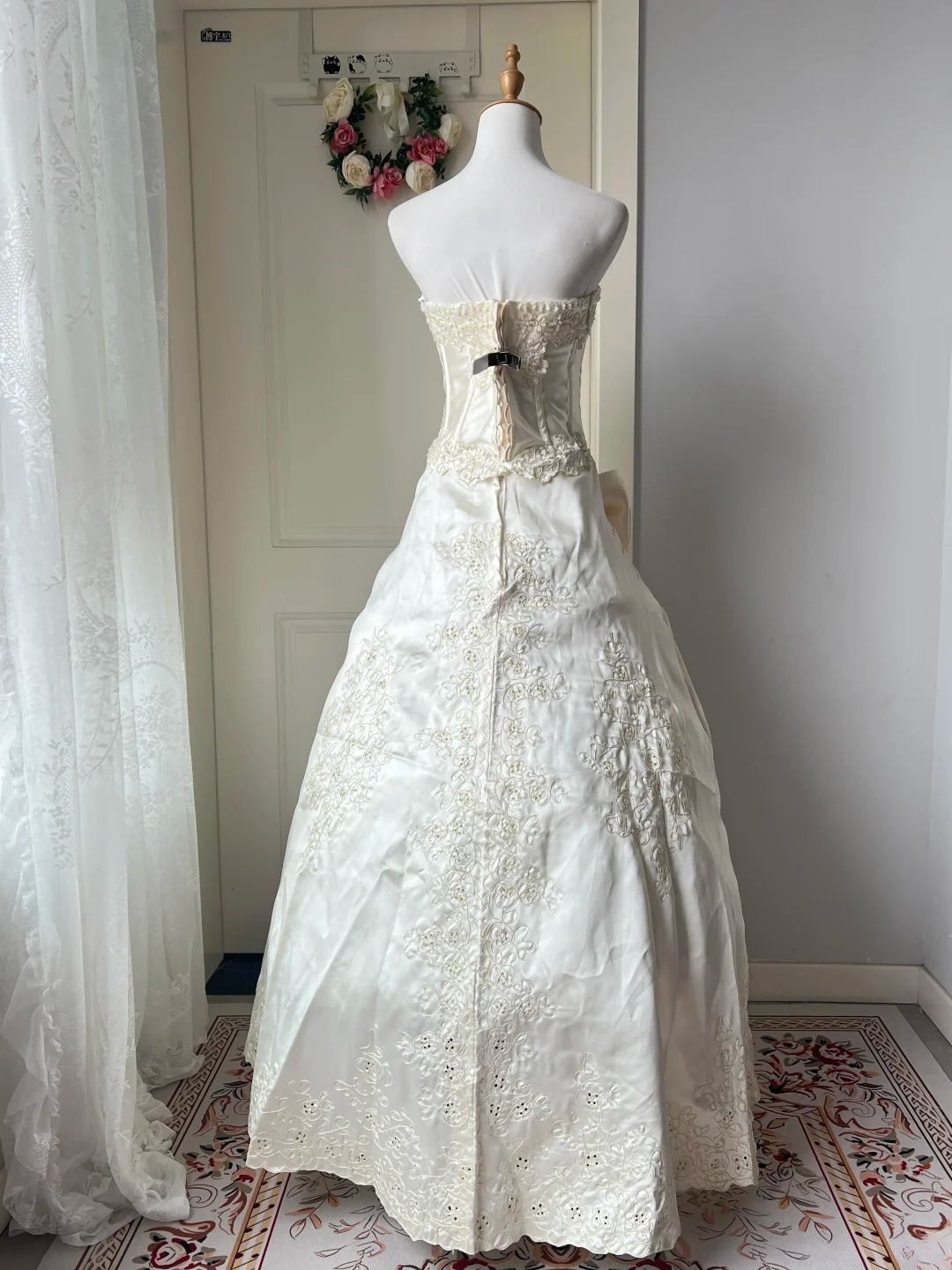 White Wedding Dress Ball Gown Modest Strapless With Appliques Lace Bow Bridal Gown RC0825