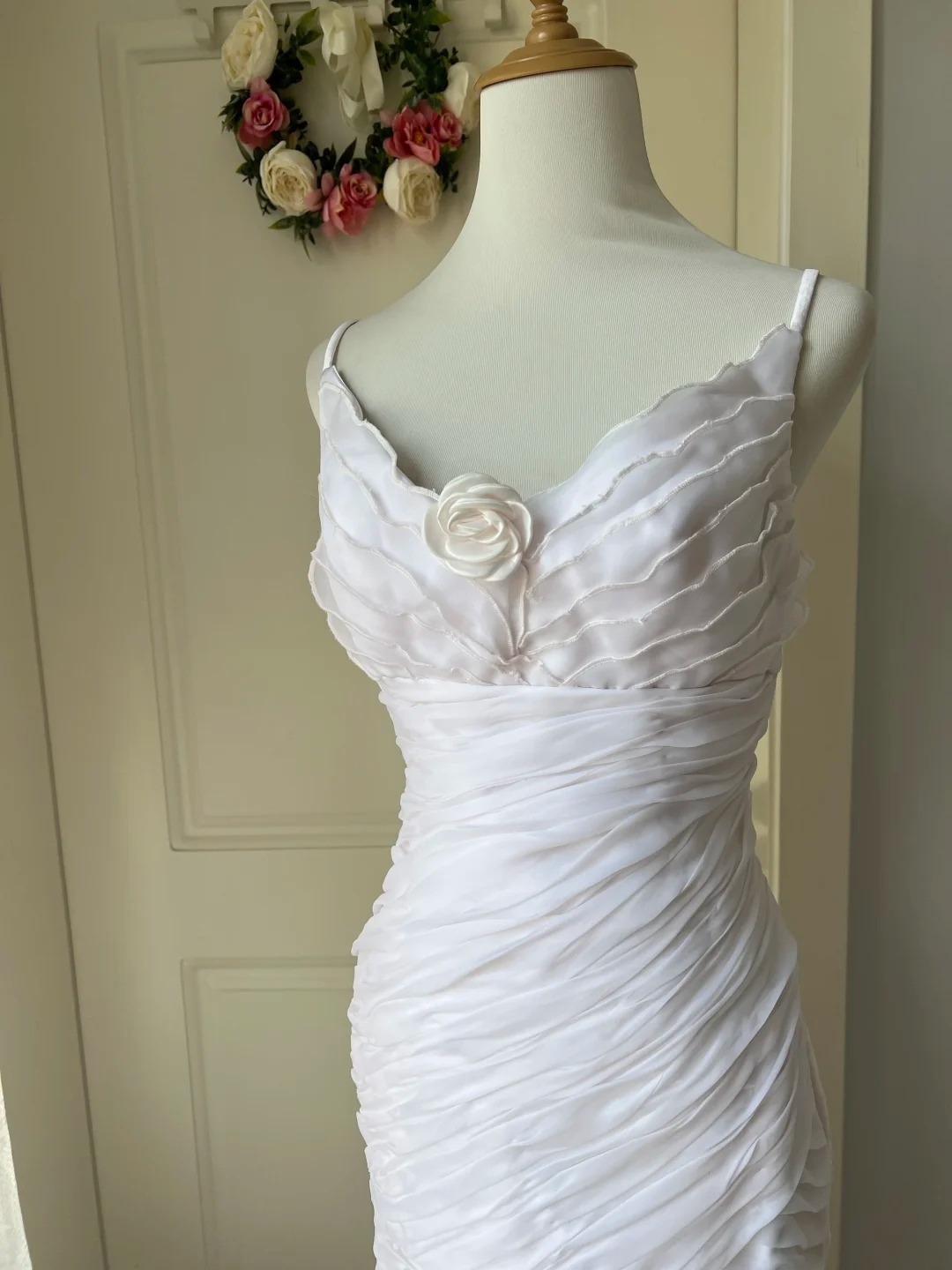 White Wedding Dress Modest Spaghetti Straps Mermaid With Tiered Layers Chiffon Long Bridal Gown RC0830