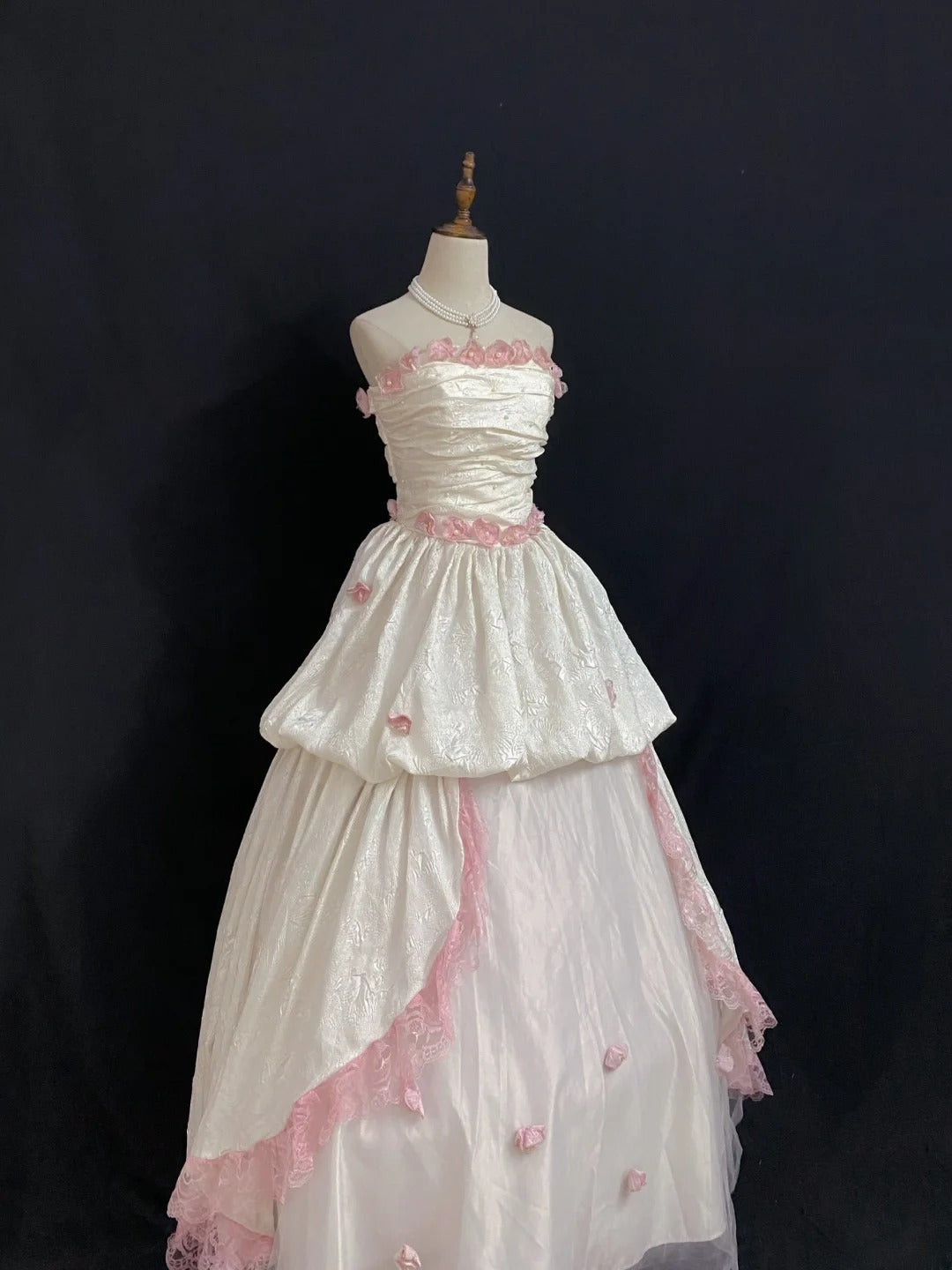 Princesses Fairytale Ball Gown Strapless Satin Pink Long With Pearls Flowers Quince Dress Quinceanera Dresses Formal Birthday Outfits RB7976