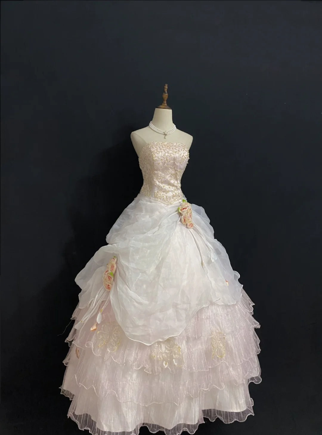 Princesses Fairytale Ball Gown Strapless Light Pink Long With Gold Lace Flowers Quince Dress Quinceanera Dresses Formal Birthday Outfits RB7979