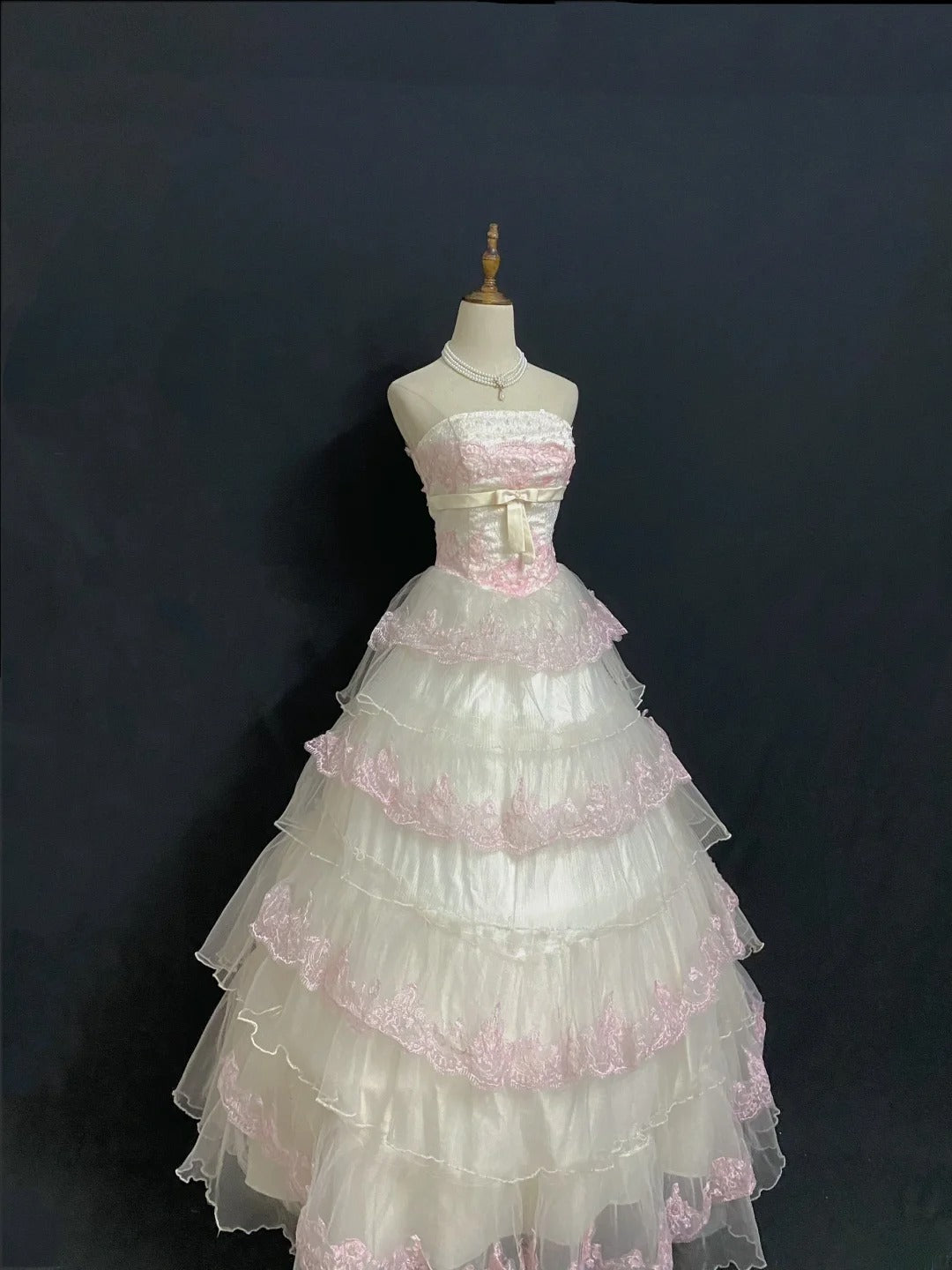 Princesses Fairytale Ball Gown Strapless Pink With Appliqued Tiered Layers Quince Dress Quinceanera Dresses Formal 17th Birthday Outfit RB7981