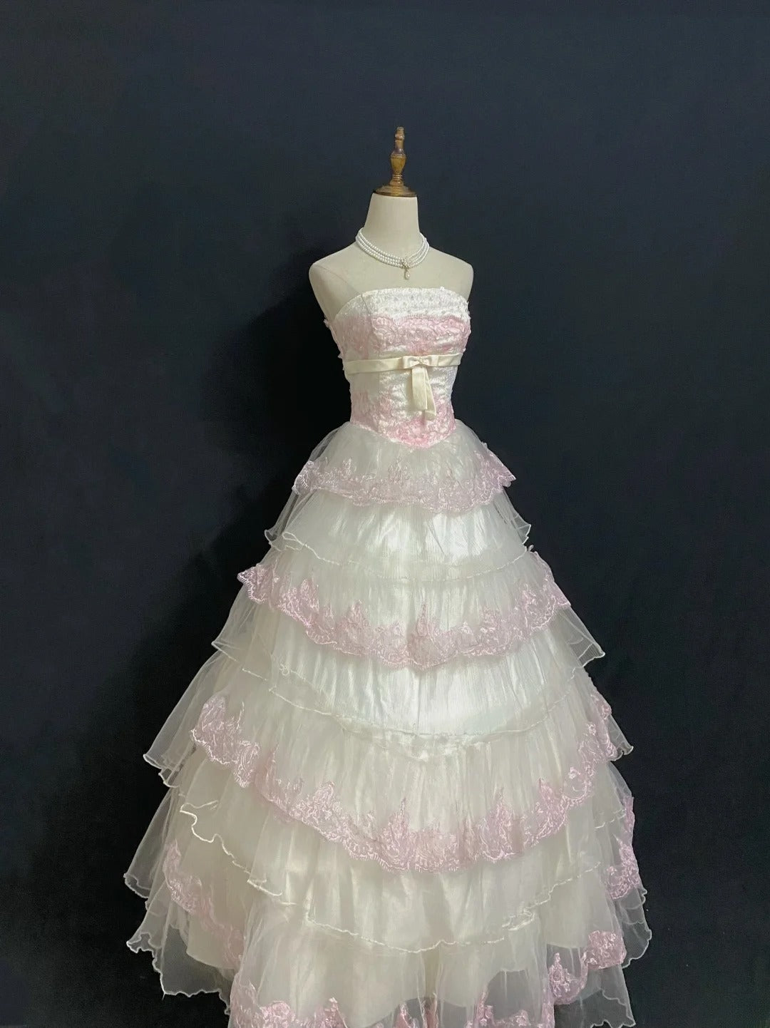 Princesses Fairytale Ball Gown Strapless Pink With Appliqued Tiered Layers Quince Dress Quinceanera Dresses Formal 17th Birthday Outfit RB7981
