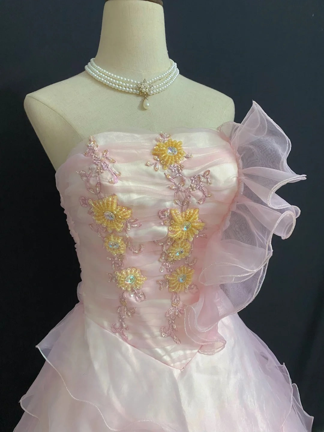 Princesses Fairytale Ball Gown Strapless Pink With Beading Tiered Layers Quince Dress Quinceanera Dresses 17th Birthday Outfit RB7982