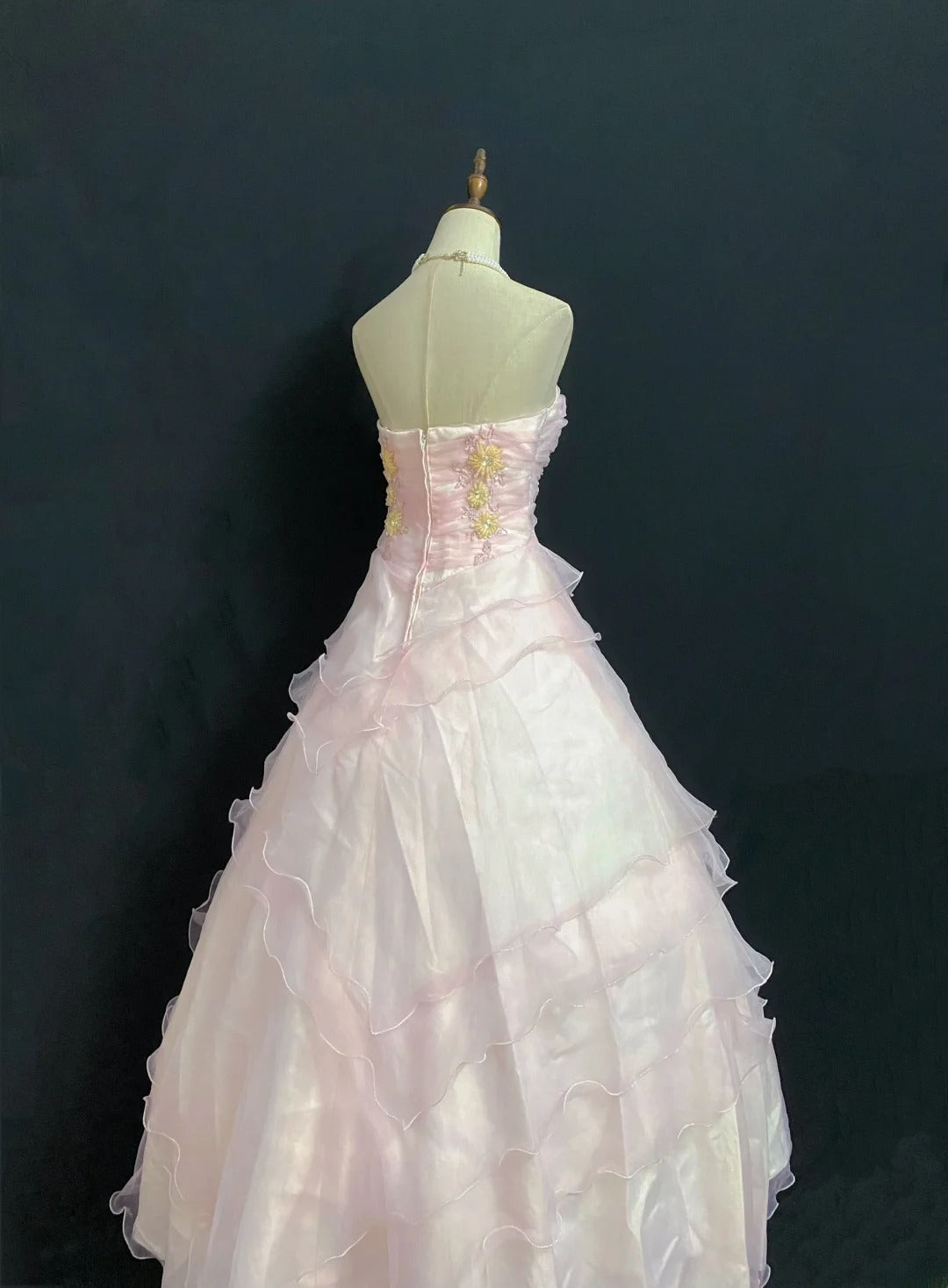 Princesses Fairytale Ball Gown Strapless Pink With Beading Tiered Layers Quince Dress Quinceanera Dresses 17th Birthday Outfit RB7982