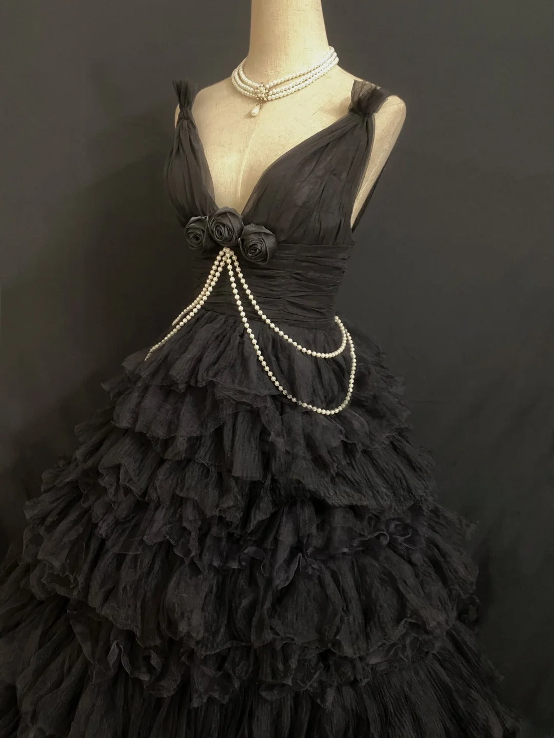 Princesses Fairytale Ball Gown V Neck Black Tulle Long With Tiered Layers Flowers Quince Dress Quinceanera Dresses Formal Birthday Outfits RB7989