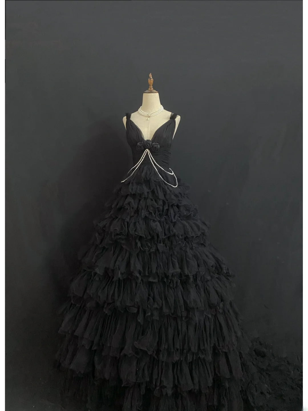 Princesses Fairytale Ball Gown V Neck Black Tulle Long With Tiered Layers Flowers Quince Dress Quinceanera Dresses Formal Birthday Outfits RB7989