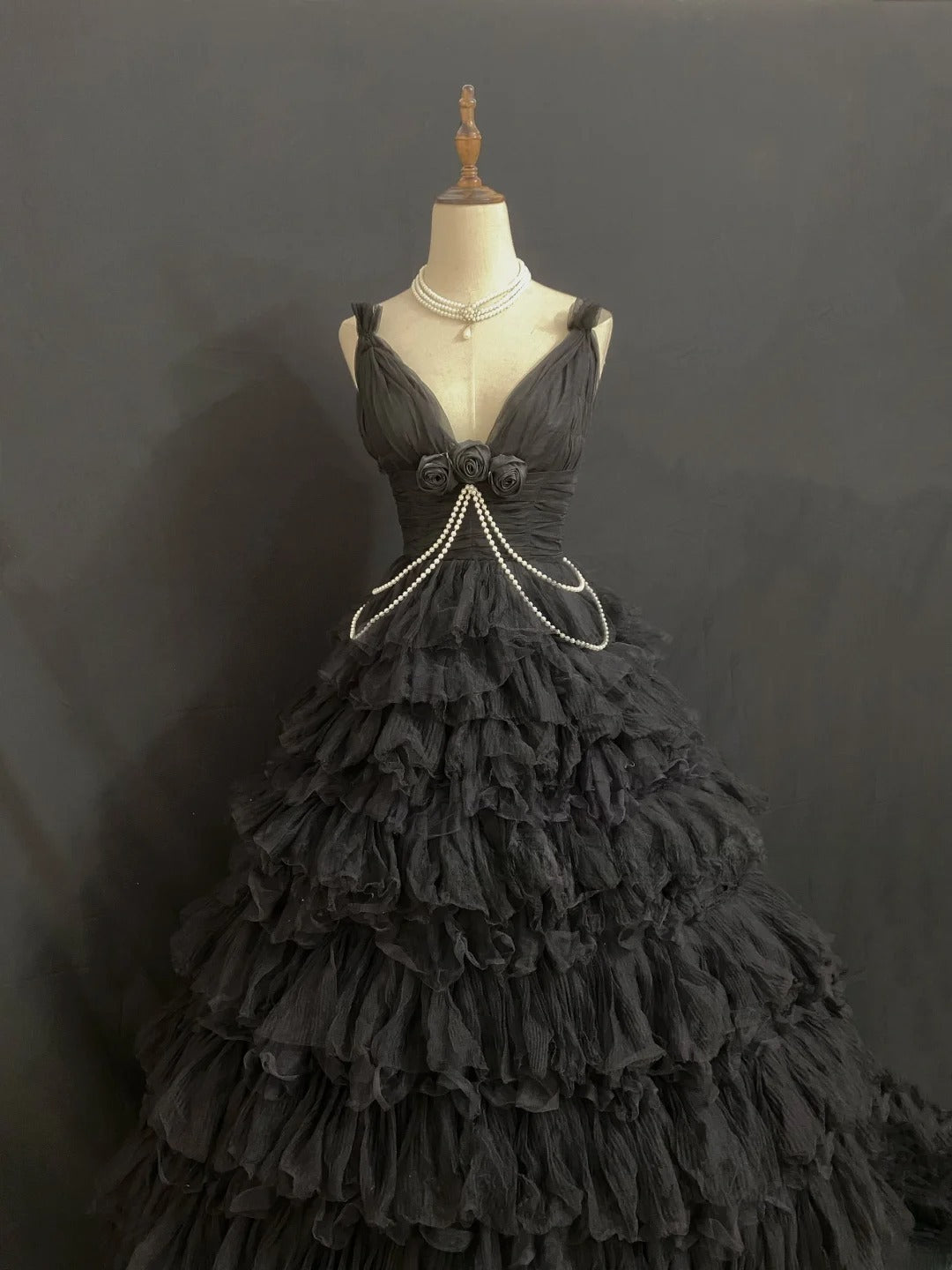 Princesses Fairytale Ball Gown V Neck Black Tulle Long With Tiered Layers Flowers Quince Dress Quinceanera Dresses Formal Birthday Outfits RB7989