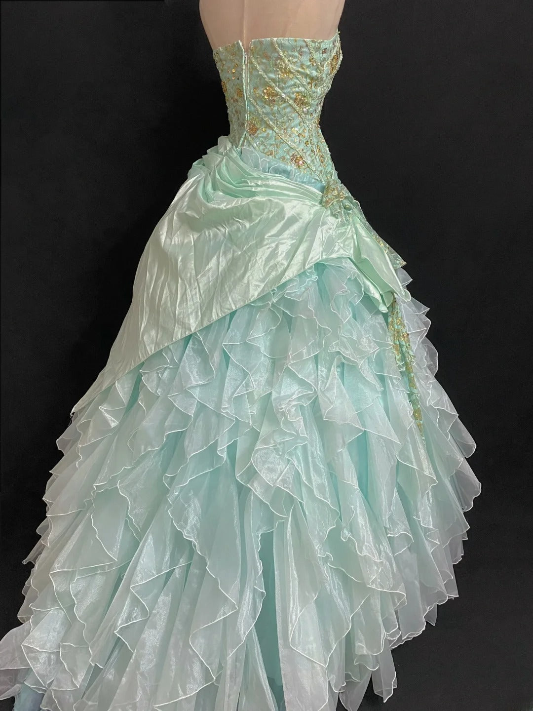 Princesses Fairytale Ball Gown Strapless Green Chiffon With Tiered Ruffled Quince Dress Quinceanera Dresses 17th Birthday Outfit RB7990