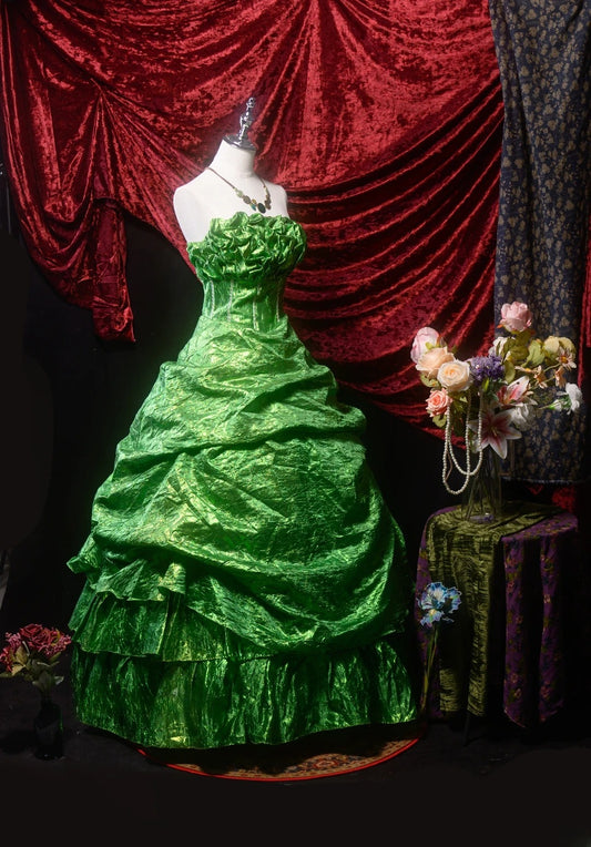 Süßes trägerloses Ballkleid in Grün mit Rüschen, langes Abschlussballkleid für Quinceañera, formelles Outfit RB8652