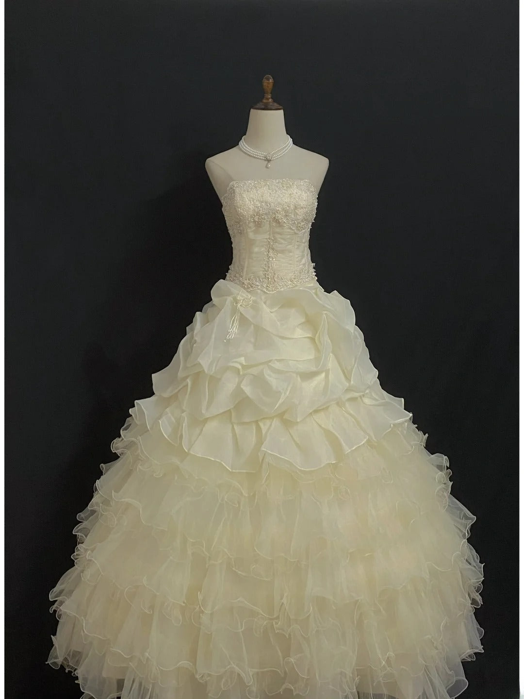 Princesses Fairytale Ball Gown Strapless Yellow Tulle With Tiered Layers Quince Dress Quinceanera Dresses 17th Birthday Outfit RB7994