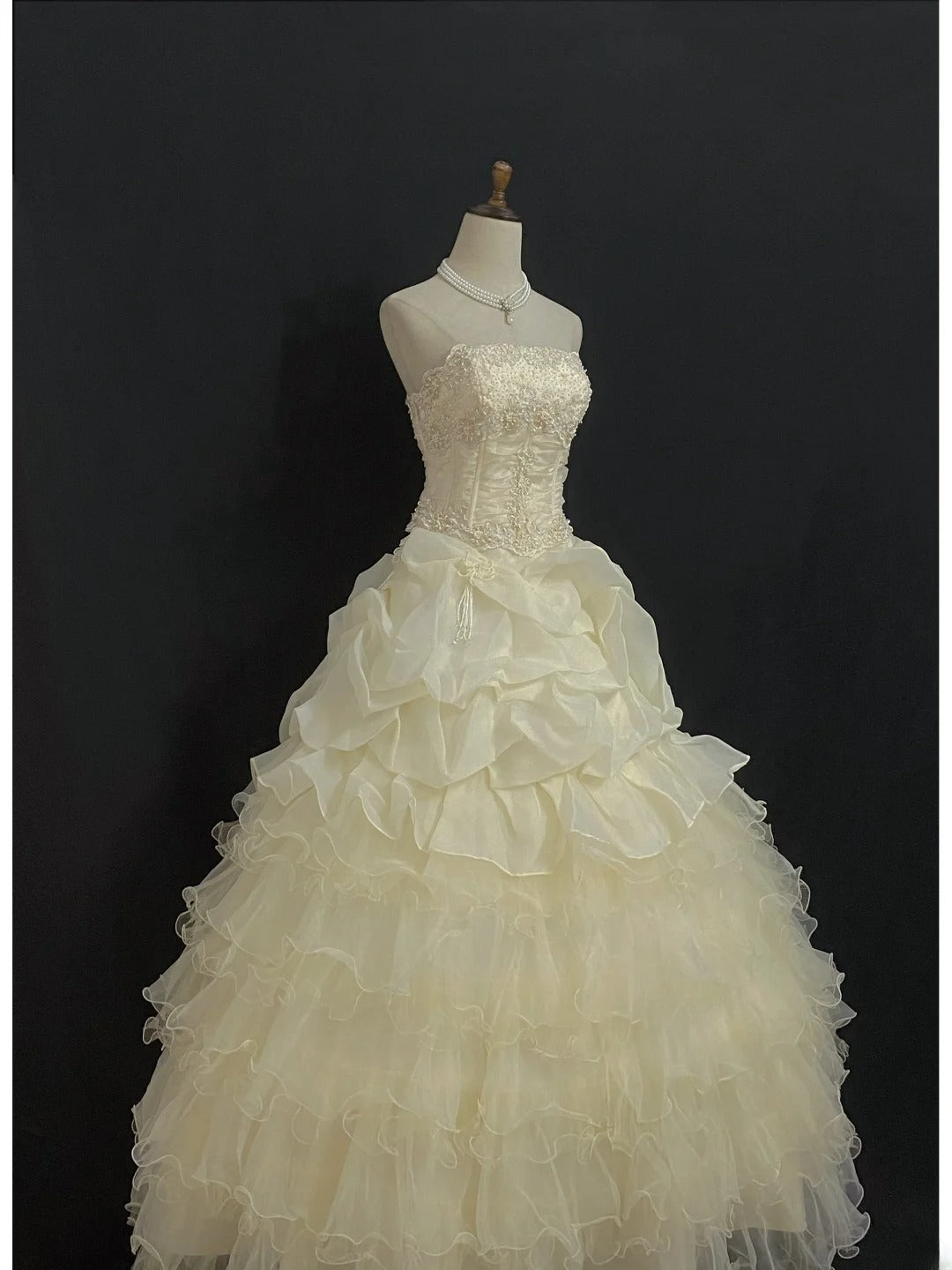 Princesses Fairytale Ball Gown Strapless Yellow Tulle With Tiered Layers Quince Dress Quinceanera Dresses 17th Birthday Outfit RB7994