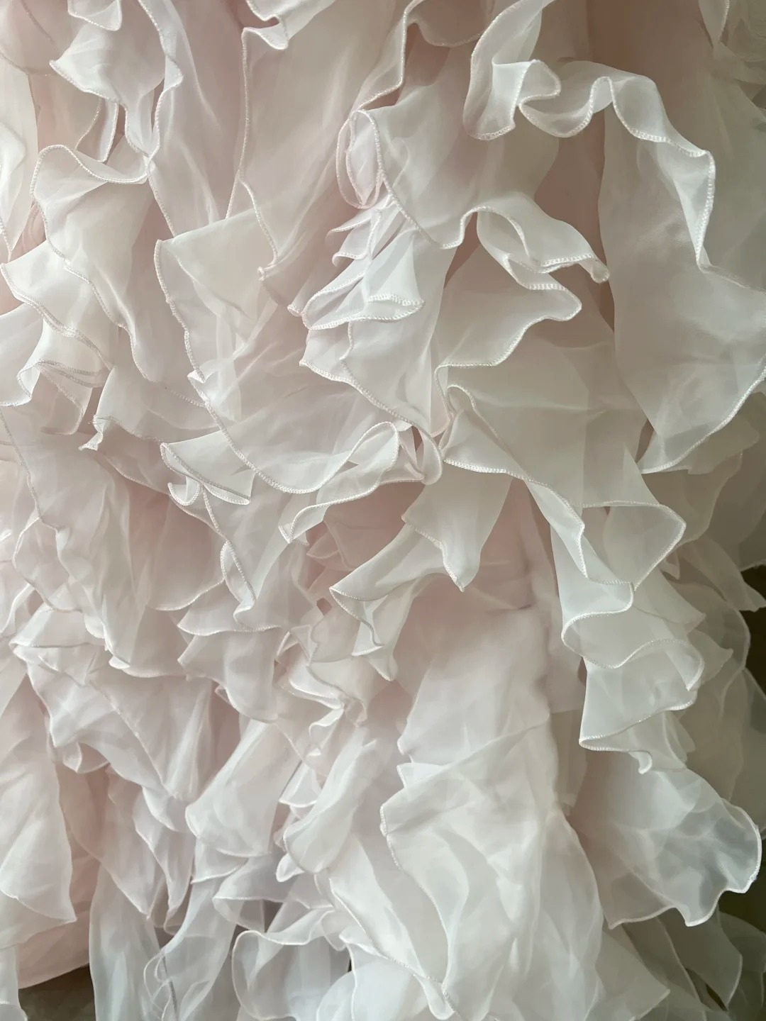 Bescheidenes Meerjungfrauen-Abschlussballkleid, ein Schultergurt, rosa formelles Partykleid mit gestuften Lagen für reifere Damen RC0847