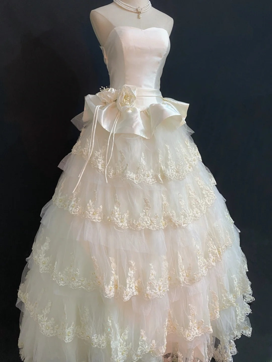 Princesses Fairytale Ball Gown Sweetheart Cream Ivory Lace Tulle With Tiered Layers Quince Dress Quinceanera Dresses 19th Birthday Outfit RB8003