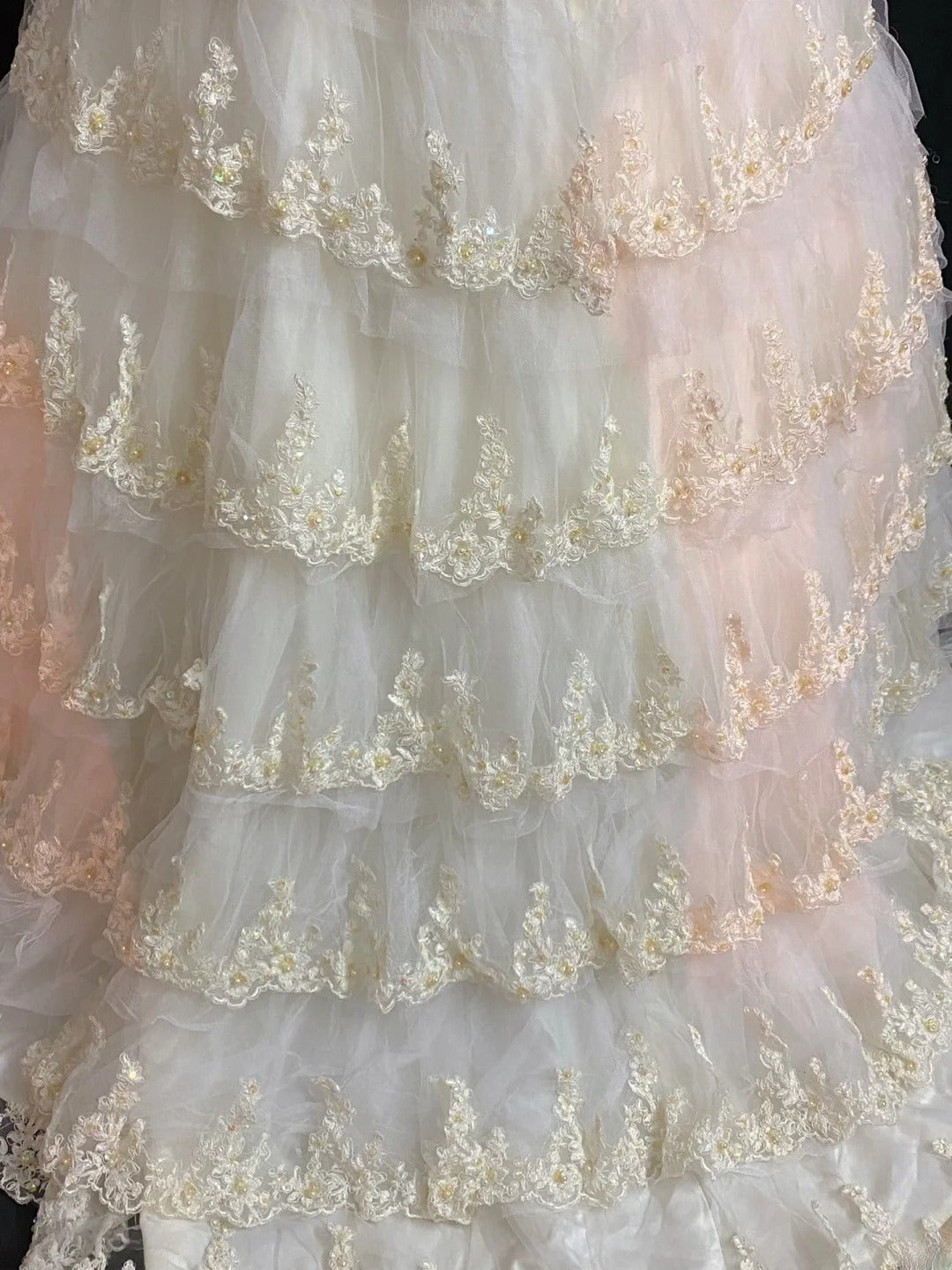Princesses Fairytale Ball Gown Sweetheart Cream Ivory Lace Tulle With Tiered Layers Quince Dress Quinceanera Dresses 19th Birthday Outfit RB8003