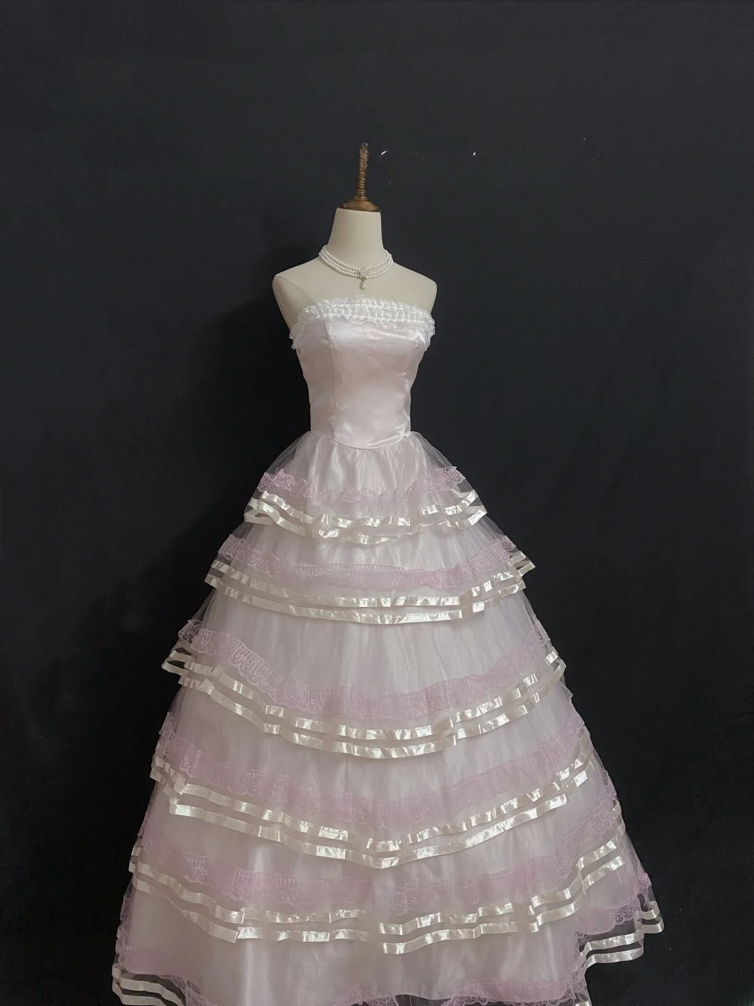 Princesses Fairytale Ball Gown Strapless Light Pink Tulle With Tiered Layers Lace Quince Dress Quinceanera Dresses Birthday Outfit RB8011