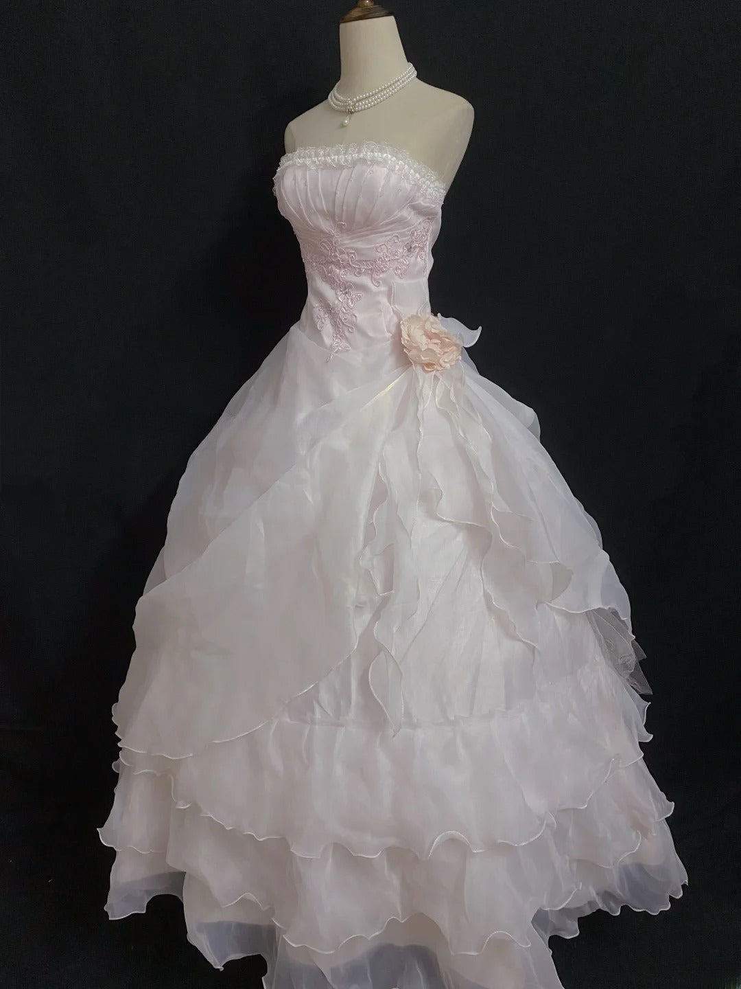 Princesses Fairytale Ball Gown Strapless Light Pink Long With Tiered Lace Quince Dress Quinceanera Dresses Formal Birthday Outfits RB8015