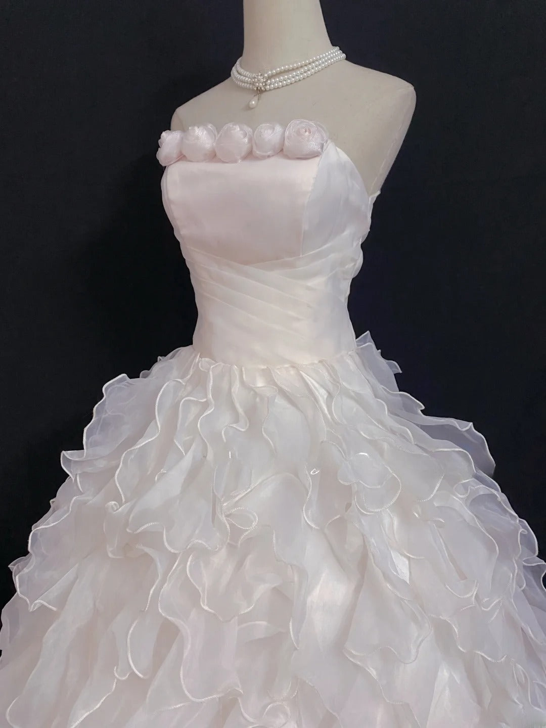 Princesses Fairytale Ball Gown Strapless Light Pink With Tiered Layers Flowers Quince Dress Quinceanera Dresses Birthday Outfit RB8016