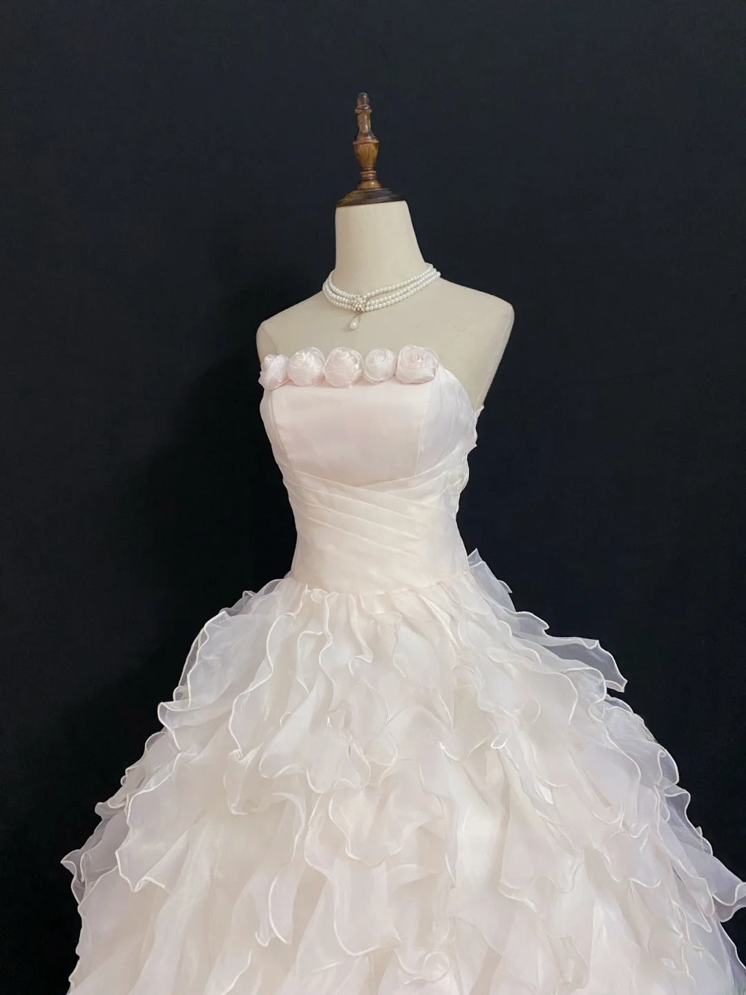 Princesses Fairytale Ball Gown Strapless Light Pink With Tiered Layers Flowers Quince Dress Quinceanera Dresses Birthday Outfit RB8016