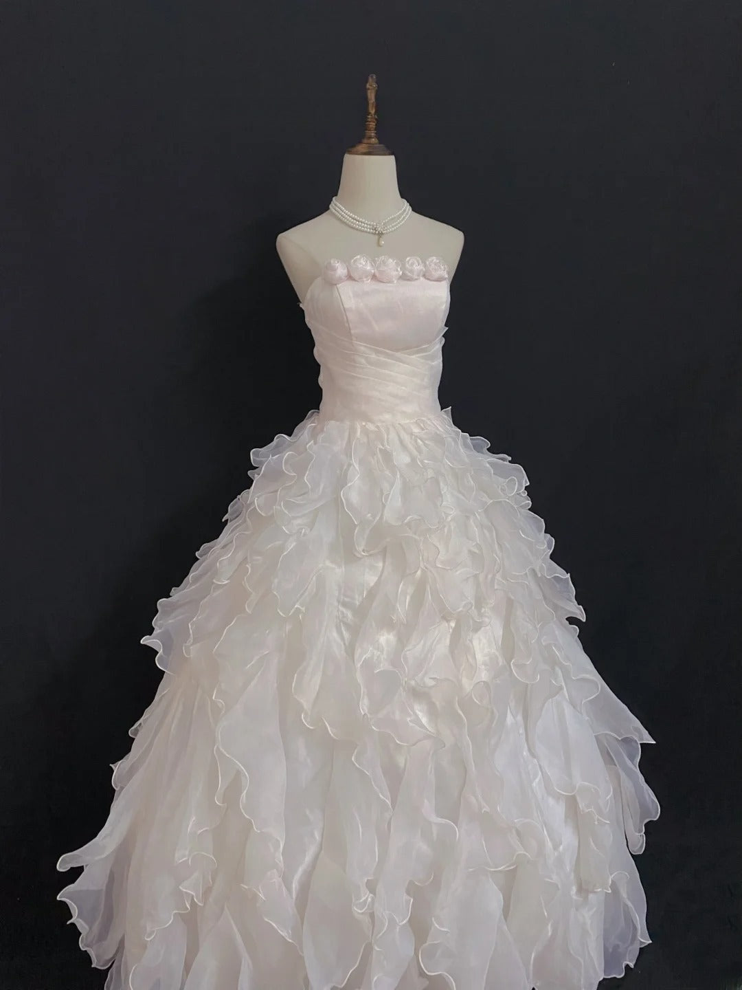 Princesses Fairytale Ball Gown Strapless Light Pink With Tiered Layers Flowers Quince Dress Quinceanera Dresses Birthday Outfit RB8016