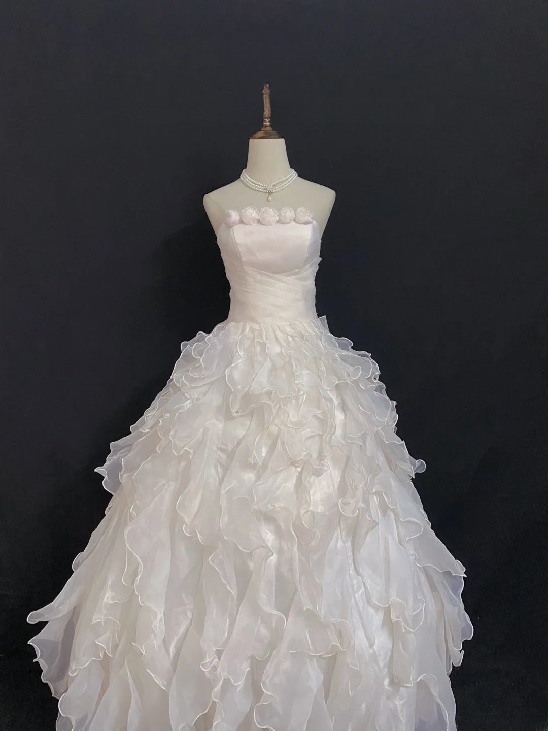 Princesses Fairytale Ball Gown Strapless Light Pink With Tiered Layers Flowers Quince Dress Quinceanera Dresses Birthday Outfit RB8016