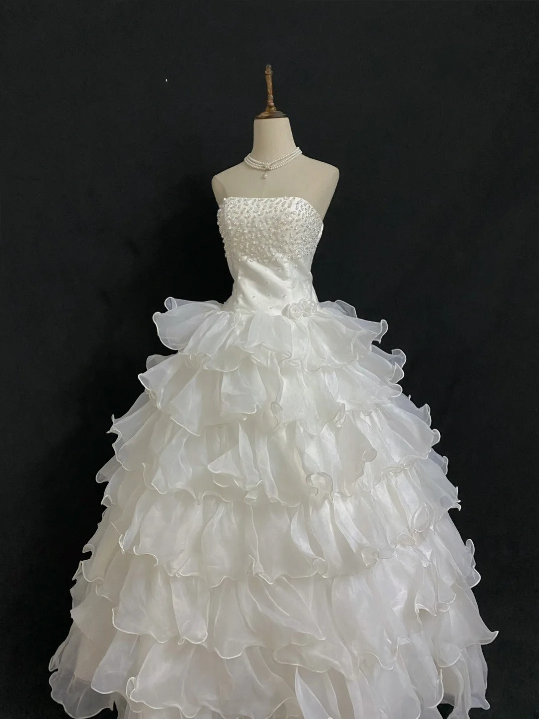 Princesses Fairytale Ball Gown Strapless White With Tiered Layers Beading Quince Dress Quinceanera Dresses Birthday Outfit RB8017