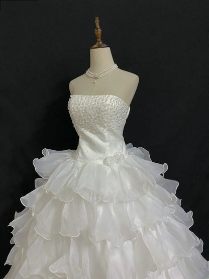 Princesses Fairytale Ball Gown Strapless White With Tiered Layers Beading Quince Dress Quinceanera Dresses Birthday Outfit RB8017