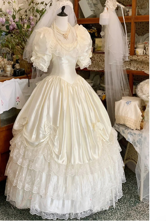 Vintage Wedding Dress White Ball Gown With Lace Short Sleeves Bridal Gown for Big Day RB9600
