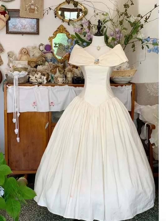 Vintage Wedding Dress White Ball Gown Off Shoulder Short Sleeves Bridal Gown for Big Day RB9602