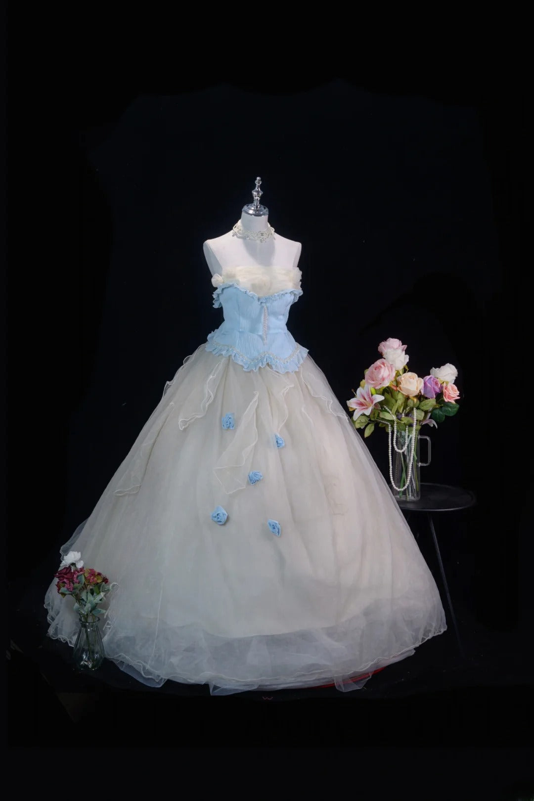 Pretty Ball Gown Strapless Champagne Quinceanera Dresses With Flowers For Sweet 15 Anos Celebration Birthday Formal Gown RB8778