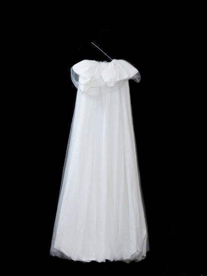 Zeitloses, figurbetontes, langes Vintage-Brautkleid im Stil der 1920er Jahre aus weißem Tüll in A-Linie, mit One-Shoulder-Schnitt (Modell AS598)