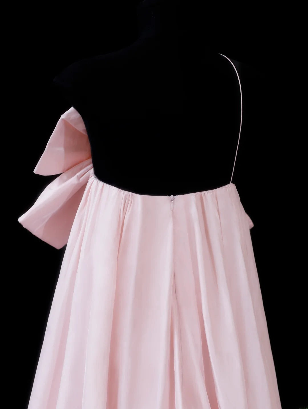 Elegantes, langes, formelles Abendkleid aus rosa Satin mit A-Linien-Ausschnitt und One-Shoulder-Ausschnitt, ideal für Dinnerpartys und festliche Anlässe (AS599)