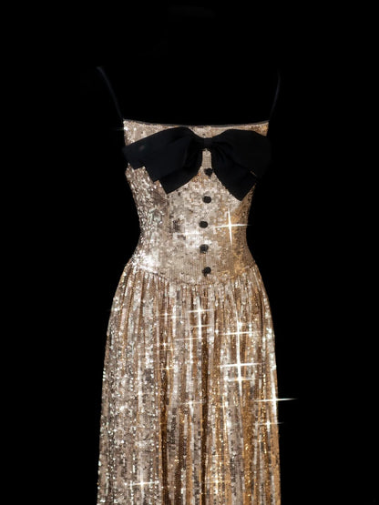 Robe de soirée longue élégante à bretelles spaghetti et sequins dorés, coupe trapèze, style chic et sophistiqué (AS602)
