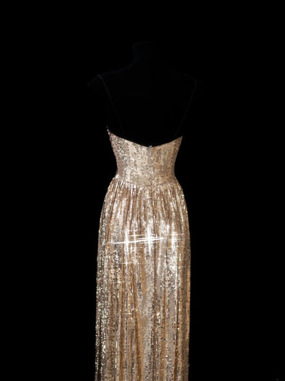 Robe de soirée longue élégante à bretelles spaghetti et sequins dorés, coupe trapèze, style chic et sophistiqué (AS602)