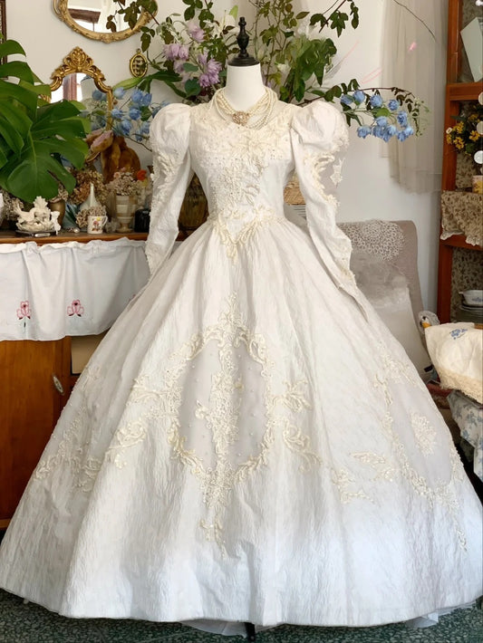 Vintage Wedding Dress White Ball Gown V Neck Long Sleeves Pearls Bridal Gown for Big Day RB9612