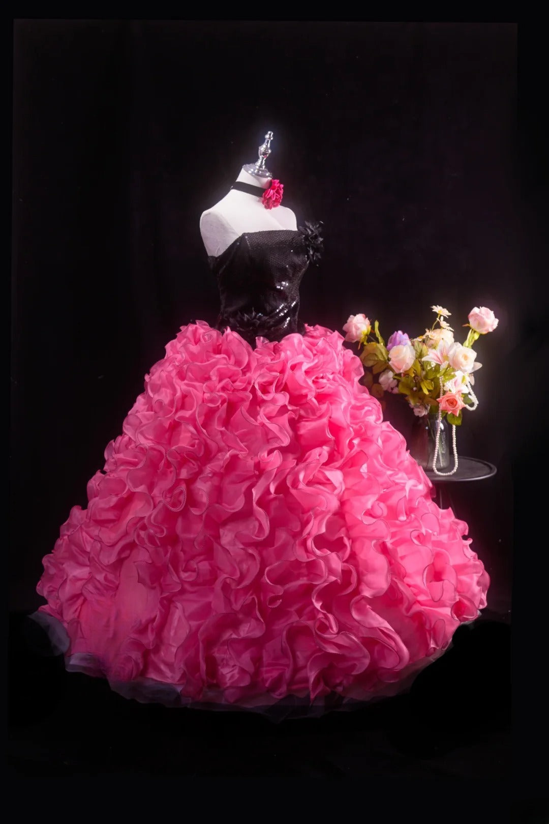 Charming Ball Gown Black Pink Strapless Quinceanera Dresses With Tiered For Sweet 15 Anos Celebration Birthday Formal Gown RB8787